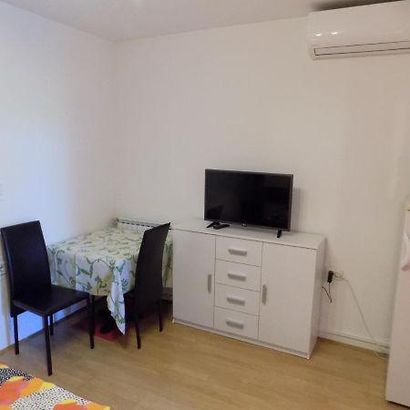 Oriella Apartmans&Room Novigrad Istria Esterno foto