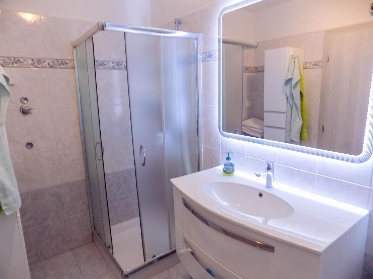 Oriella Apartmans&Room Novigrad Istria Esterno foto