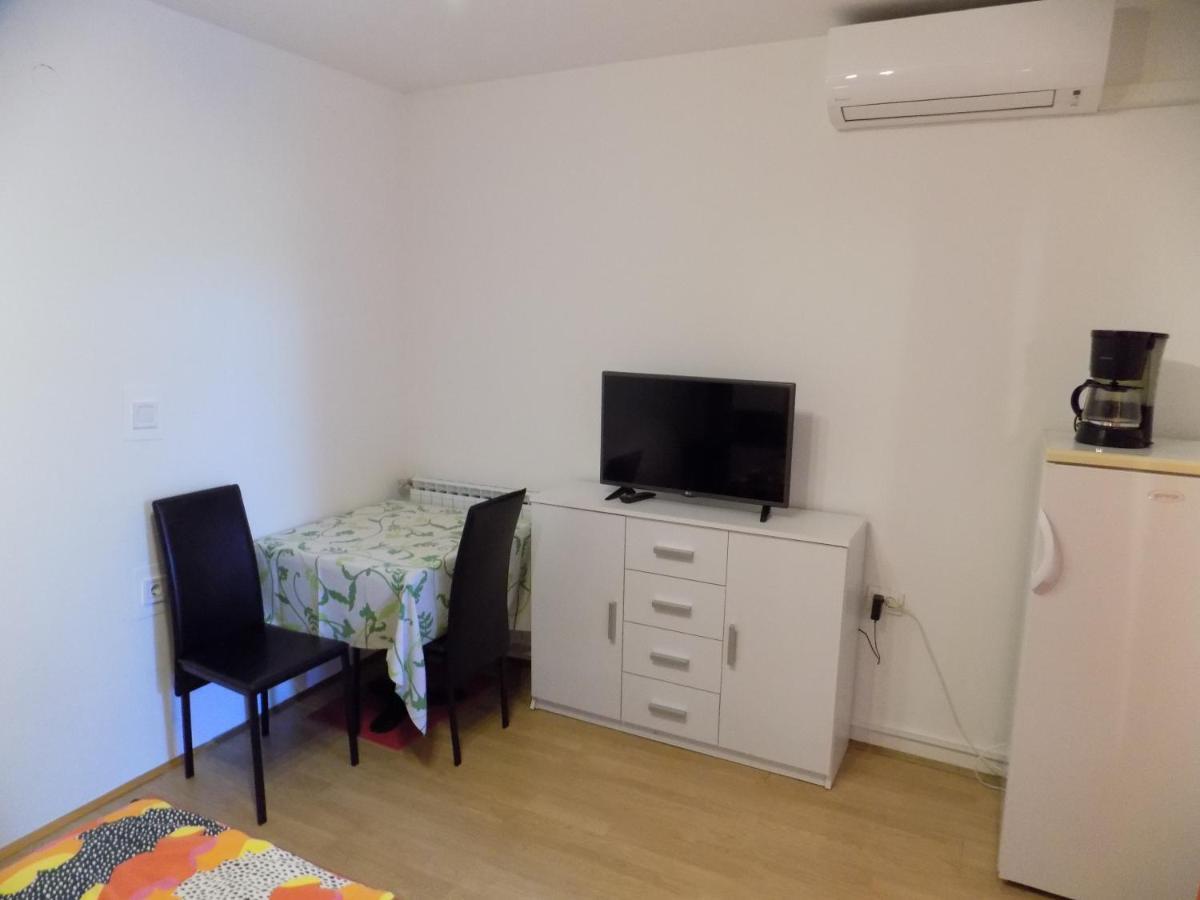 Oriella Apartmans&Room Novigrad Istria Esterno foto